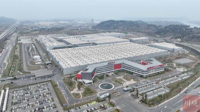 五年连跨五个百亿元台阶 四川首个省级新区以新质生产力破局丨奋力谱写中国式现代化四川新篇章(图4) 五年连跨五个百亿元台阶 四川首个省级新区以新质生产力破局丨奋力谱写中国式现代化四川新篇章(图4)