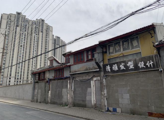 “售楼处挤满了人”上海这个区域能否撑住“10万元+”的房价?(图5) “售楼处挤满了人”上海这个区域能否撑住“10万元+”的房价?(图5)